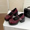 Zapatos de tacón alto de tacón grueso estilo francés rojo para mujeres menudas, nuevo modelo de verano 2026, zapatos Mary Jane de cuero vintage para combinar con faldas
