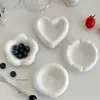 Plato de Cerámica Nórdico Creativo para Sabor Plato Pequeño Lindo con Forma de Corazón de Flor para el Hogar Plato Blanco Puro para Bocadillos Refrescos Dips Salsas