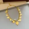Collar de borlas de perlas con retrato redondo de moda europea y americana, cadena para la clavícula de estilo de corte vintage, gargantilla de lujo ligero de alta gama para mujer