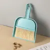 Mini set de escoba de escritorio herramienta para barrer la mesa estudiantes de escuela primaria para niños con recogedor combinación escoba pequeña escritorio mesa