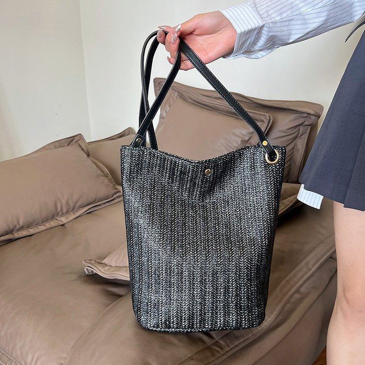 编织包女包新款潮2024夏草编简约百搭小清新水桶包个性单肩斜