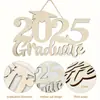 En stock Venta caliente transfronteriza 2025 Fiesta de graduación Temporada de graduación Marca de madera Decoración de pared de madera Decoración de pared de fin de curso