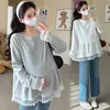 Camiseta de Maternidad Estilo Nuevo de Primavera Versátil con Encaje de Retazos para Superponer Camiseta Base de Manga Larga Holgada de Maternidad para Mujer