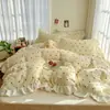 Conjunto de cuatro piezas estilo princesa coreana engrosado de terciopelo de leche, conjunto de tres piezas cálido de terciopelo para bebé estilo ins fresco y simple otoño e invierno con encaje