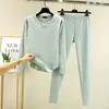Novo conjunto de roupa íntima térmica feminina para outono e inverno: conjunto de duas peças: camiseta de manga longa com gola redonda e base em formato de arco, e calça longa justa e elástica