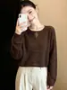 Blusa de tricô vazado com atmosfera de outono para mulheres, estilo curto, para pessoas petite, solta e modeladora, top casual de manga longa para usar por baixo