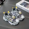 Tênis Casuais Infantil com Cadarço Estilo "Dad Shoes" 2026 Primavera e Outono Desenho Animado Malha Respirável Solado Macio Antiderrapante para Meninos e Meninas