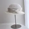 Chapéu Estilo Hepburn Bowler Feminino Verão Respirável Versátil Emagrecimento Facial Chapéu de Tricô Retro Proteção Solar Chapéu Bucket Tendência