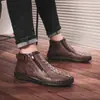 Botas Masculinas Transfronteiriças Primavera e Outono Tamanho Grande Zíper Lateral Botas Masculinas de Couro Outdoor Casual Costuradas à Mão Cano Médio Sapatos Masculinos