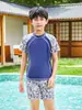 Traje de baño para niños Traje de baño dividido para niños grandes Dibujos animados Manga media Pantalón corto medio Traje de baño para surf en la playa Baño termal