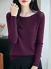 Suéter feminino de lã fina, ombro a ombro, manga longa, design suave de um ombro só, com detalhes em crochê vazado, efeito emagrecedor, top de malha de manga longa