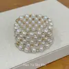 Pulseira Larga Estilo Retro Europeu e Americano com Pérolas e Strass, Design Único, Luxo Leve de Alta Qualidade, Pulseira Versátil para Mulheres