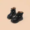 Botas Martin de Comércio Exterior para Meninas Outono e Inverno 2026 Botas Infantis com Forro de Lã Moda Botas de Couro com Pérolas Estilo Britânico Princesa Menininha