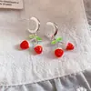 Aretes con Tema de Fresa con Aguja de Plata y Diseño de Goteo de Aceite, Estilo Lindo y Dulce, Aretes Únicos y Versátiles para Mujeres