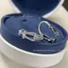 Brincos de Ferradura Fre/Fred Banhados a Ouro de Alta Qualidade com Design Torcido Full Diamond, Brincos Versáteis de Luxo Leve para Mulheres