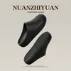 Novo Modelo 2026 Sapatos de Chef com Sensação de Pisar nas Nuvens, Chinelos Fechados para Casal para Uso Doméstico e Externo, Aumentadores de Altura, Antiderrapantes, Fáceis de Limpar, Chinelos Confortáveis