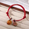 Pulseira de Corda Vermelha, Unissex, Trançada com Pingente de Segurança de Madeira de Pêssego, Presente para Casais em Seu Ano Zodiacal, Pulseira de Estilo Antigo