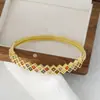 Fornecimento transfronteiriço de moda europeia e americana, banhado a cobre, cor de ouro real 18k, retenção de cor, micro cravação de zircônia colorida, pulseira, pulseira da moda mais vendida