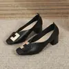 528 Sapatos Femininos Salto Bloco Estilo Chanel, Superfície Lisa, Novo Modelo 2026, Color-Blocking, Bico Quadrado, Altura do Salto 5cm, Sapatos Femininos Casuais Populares