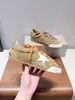 Versión de Alta Gama de Guangzhou Estilo Nuevo con Cordones Ligeros Zapatillas Casuales Planas para Mujer Zapatos de Entrenamiento Estilo Gump para Parejas