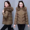 Ropa de Invierno para Mamá de Mediana Edad, Chaqueta Acolchada de Algodón Engrosada y Forrada de Polar para Mujer, Nuevo Modelo 2026, Cuello de Piel Desmontable, Abrigo de Algodón con Capucha