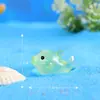 Golfinho Sete Cores Brilha no Escuro Pingente de Pelúcia Musgo Micro-Paisagem Ornamento Criativo Joia Artesanato em Resina