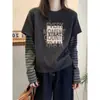 Diseño falso de dos piezas, estilo de nicho, camiseta larga de manga larga gruesa cepillada para mujer con retazos a rayas, camiseta base para principios de otoño