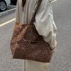 Bolsa Tote Estampada de Leopardo Tendência Grande Capacidade Bolsa de Lona Estampada de Leopardo Nicho para Mulheres Estilo Preguiçoso Bolsa de Ombro Versátil