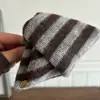 Presilha de Garra Triangular com Concha de Cetim Estilo Francês, Acessório de Cabelo Versátil de Alta Qualidade e Tendência para a Parte de Trás da Cabeça
