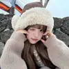 2026 Novo Chapéu Lei Feng Feminino Inverno Versátil Proteção Auricular Touca Lã de Cordeiro Espessada Chapéu Pescador Pelúcia Pulôver