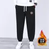 Pantalones casuales gruesos de pana con forro polar para hombre, estilo otoño e invierno, pantalones tipo jogger de corte holgado, pantalones deportivos de chándal modernos para invierno