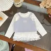 [En Stock] Ct262472 Conjunto Infantil 2026 Primavera Top Floral, Jeans de Tirantes Color Sólido, Conjunto de Tres Piezas