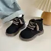 Nuevas botas Martin de otoño e invierno para niños, botas de cuero forradas de felpa para niños, botines retro de estilo británico con suela blanda para niñas