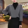 Top de moda de terciopelo térmico acanalado de 260 g, cálido para otoño, talla grande, cuello semialto, diseño de dos piezas falsas, manga murciélago
