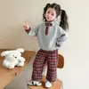 Conjunto de Moletom para Meninas Primavera 2026 Novo Estilo Roupas Infantis Primavera Estiloso Casual Esportivo Conjunto de Duas Peças para Meninos e Meninas