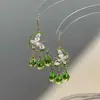 ¡Elfo estilo bosque! Pendientes de mariposa de diamante verde degradado con luna, diseño único, vintage, lujo ligero, sensación de alta gama, pendientes versátiles