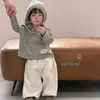 2026 Conjunto de Dos Piezas para Bebé y Niño Pequeño con Sudadera con Capucha de Manga Larga Rayada Retro Versátil de Otoño y Pantalones Casuales Sueltos