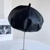 Boina de Couro PU Texturizado Retrô Europeia e Americana para Mulheres Outono e Inverno Chapéu de Pintor à Prova de Vento Chapéu de Aeromoça da Moda Chapéu da Moda