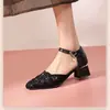 Zapatos cuadrados de estilo francés para mujer, nuevo modelo de verano 2026, suela blanda, transpirables, estilo delicado, versátiles con faldas, tacones altos gruesos