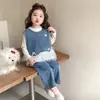 Conjunto de Crochê para Meninas Primavera e Outono 2026 Novo Estiloso Conjunto de Roupas de Primavera Infantil para Meninas, Conjunto de Três Peças com Colete Jeans