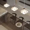 Lámpara de araña para restaurante Daguanyuan Modelo nuevo 2026 Estilo crema francés Pétalo Lámpara creativa para comedor Lámpara para mesita de noche y pasillo 255Q