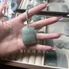 Pingente de Jade Natural de Tianshan de Xinjiang na Cor Esmeralda, Acessório de Luxo Leve, Clássico Chinês Versátil Retrô Direto da Fábrica