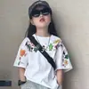 Trajes Ligeros de Verano para Niños y Niñas 2026 Nuevo Estiloso Estampado de Dibujos Animados Manga Corta y Pantalones Vaqueros de Cinco Puntos para Niños Mayores