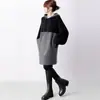 Sudadera con capucha de estilo japonés, disponible en stock, con bloques de color, volantes en la espalda y bolsillos, en tejido de terciopelo alemán, Otoño/Invierno 2026