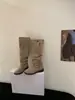 Botas femininas francesas retrô de salto grosso, que vão acima do joelho, novas botas de cano alto empilhadas outono e inverno 2026