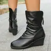 Exportación Transfronteriza Talla Grande Botas Retro Europeas y Americanas de Tacón de Cuña con Forro de Felpa para Mujer Otoño e Invierno Puntiagudas Plisadas con Cremallera Trasera Botines