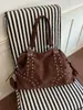 Bolso grande de mujer transfronterizo 2026 otoño e invierno nuevo bolso de hombro casual con tachuelas para viajes y desplazamientos bolso tote