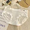 Pantaletas Sin Costuras de Seda de Hielo para Mujer, Entrepierna Antibacteriana 100% Algodón, Diseño Floral Pequeño, Estilo Joven, Sensación de Piel Desnuda, Ajustadas a la Cadera, de Cintura Media