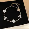 Pulsera de Circonita con Forma de Flor de Cuatro Pétalos, Ultra Brillante, Lujo Ligero, Dulce y Elegante, Joyería Versátil de Gama Alta para Mujeres