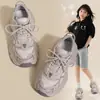 Zapatillas Deportivas para Niñas 2026 Primavera/Otoño Estilo Nuevo Zapatos Chunky de Papá para Niños Niños Medianos a Grandes Ligeros Zapatillas de Correr para Estudiantes